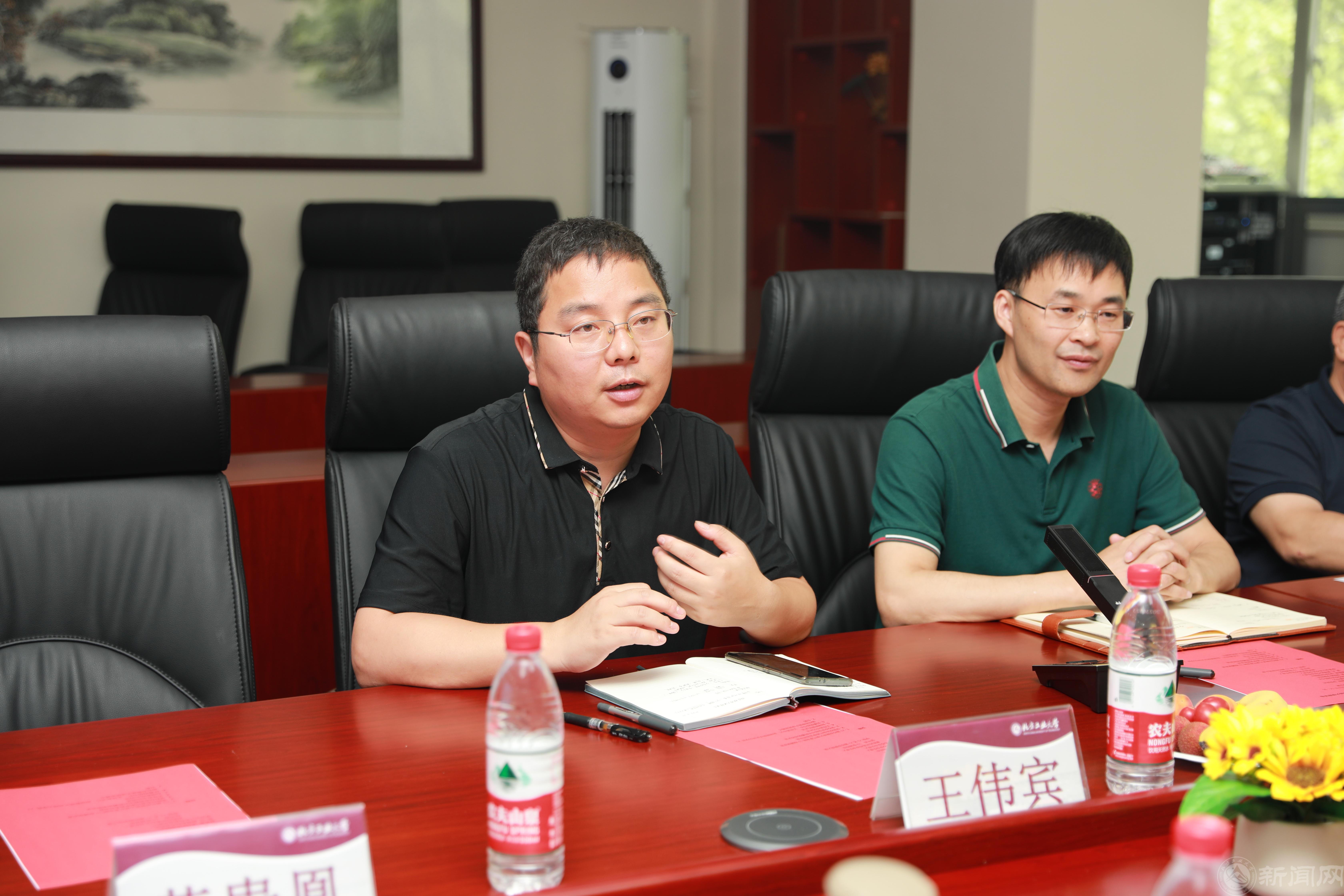 學院書記發言.JPG 學院書記發言.JPG