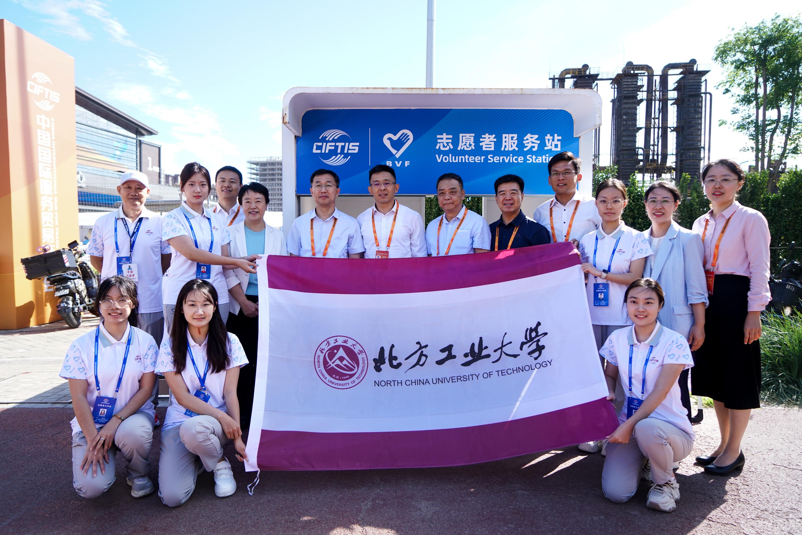 合影-1.jpg 合影-1.jpg