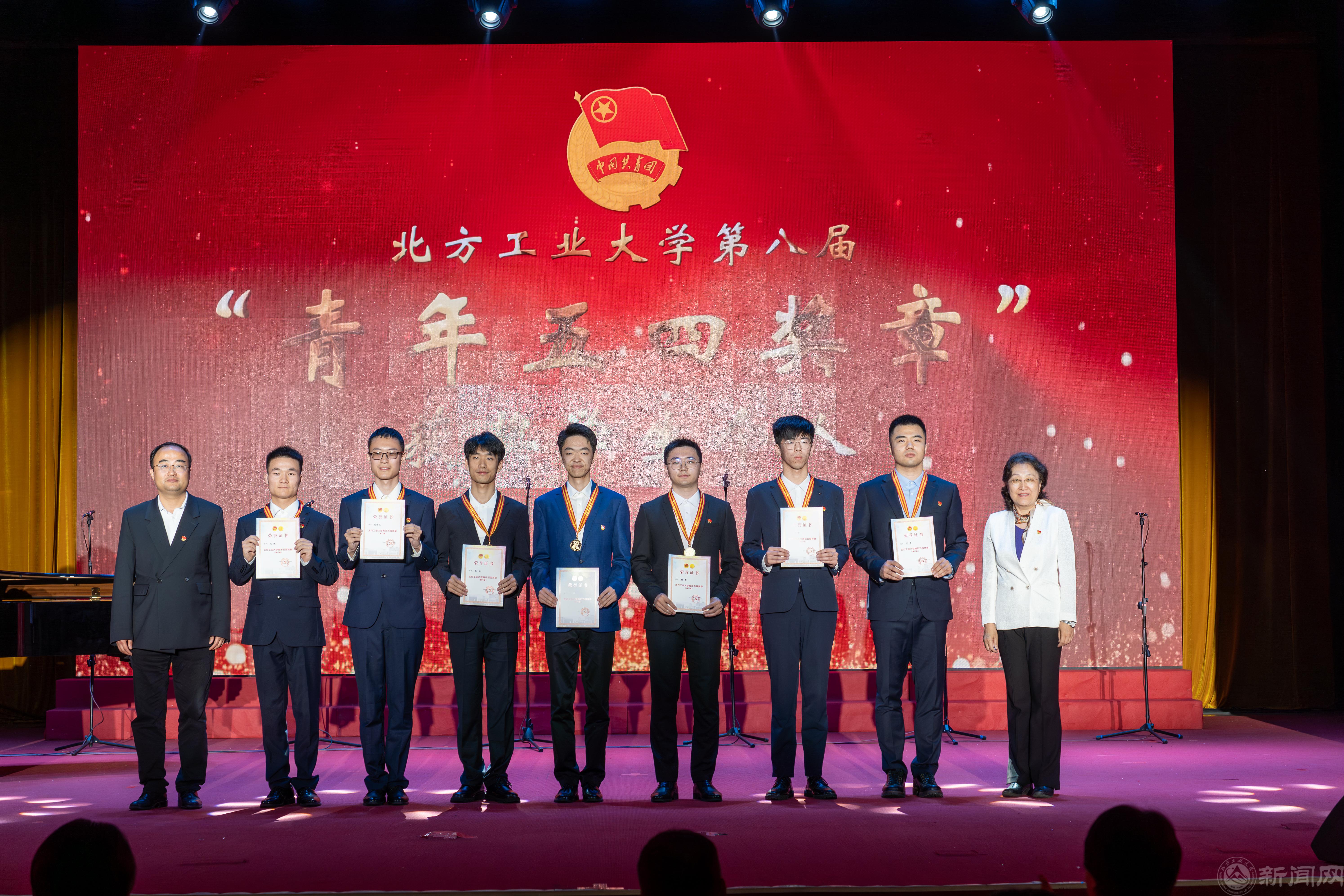 栗校長王校長頒獎_20240507083603.jpg 栗校長王校長頒獎_20240507083603.jpg