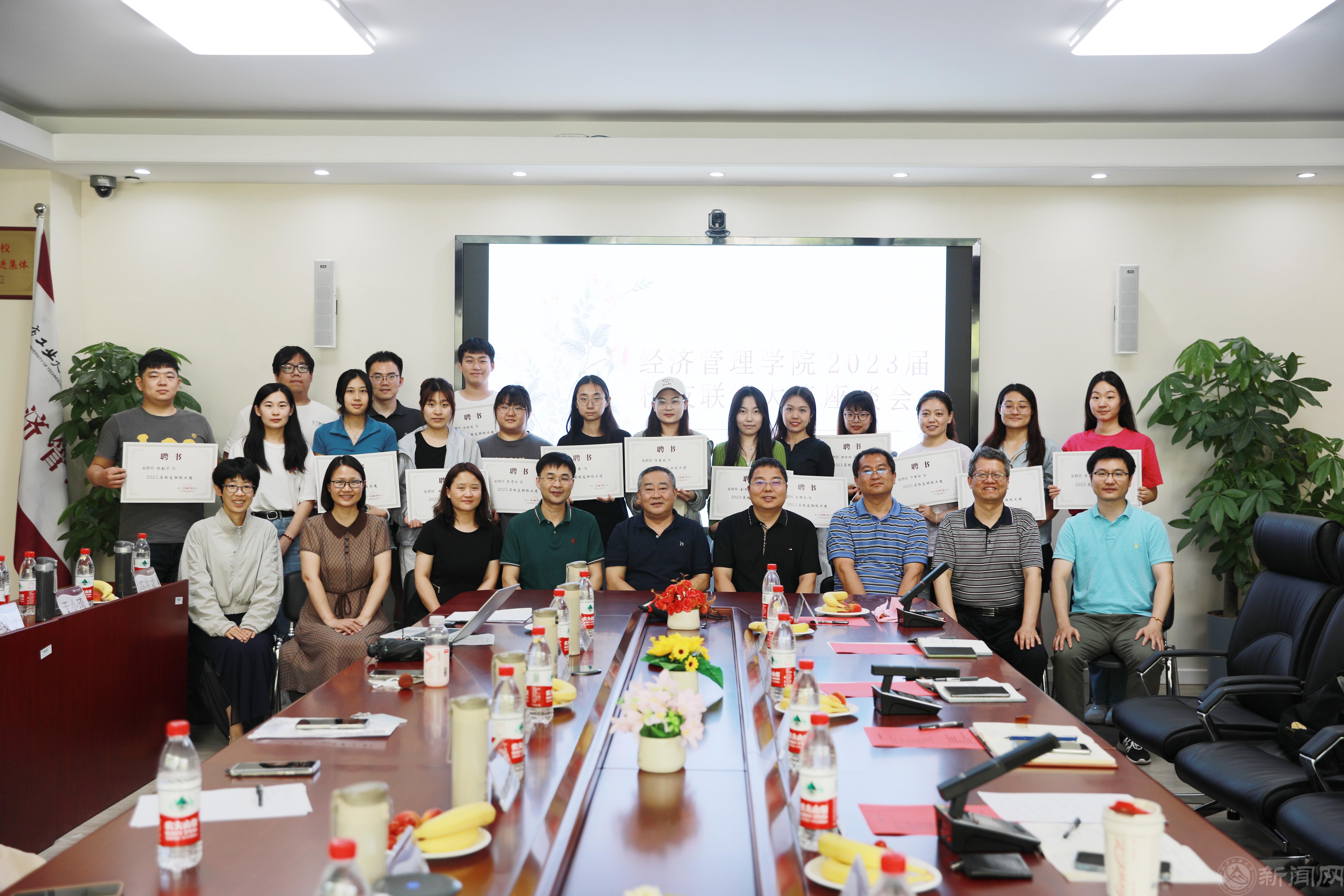 合影.jpg 合影.jpg