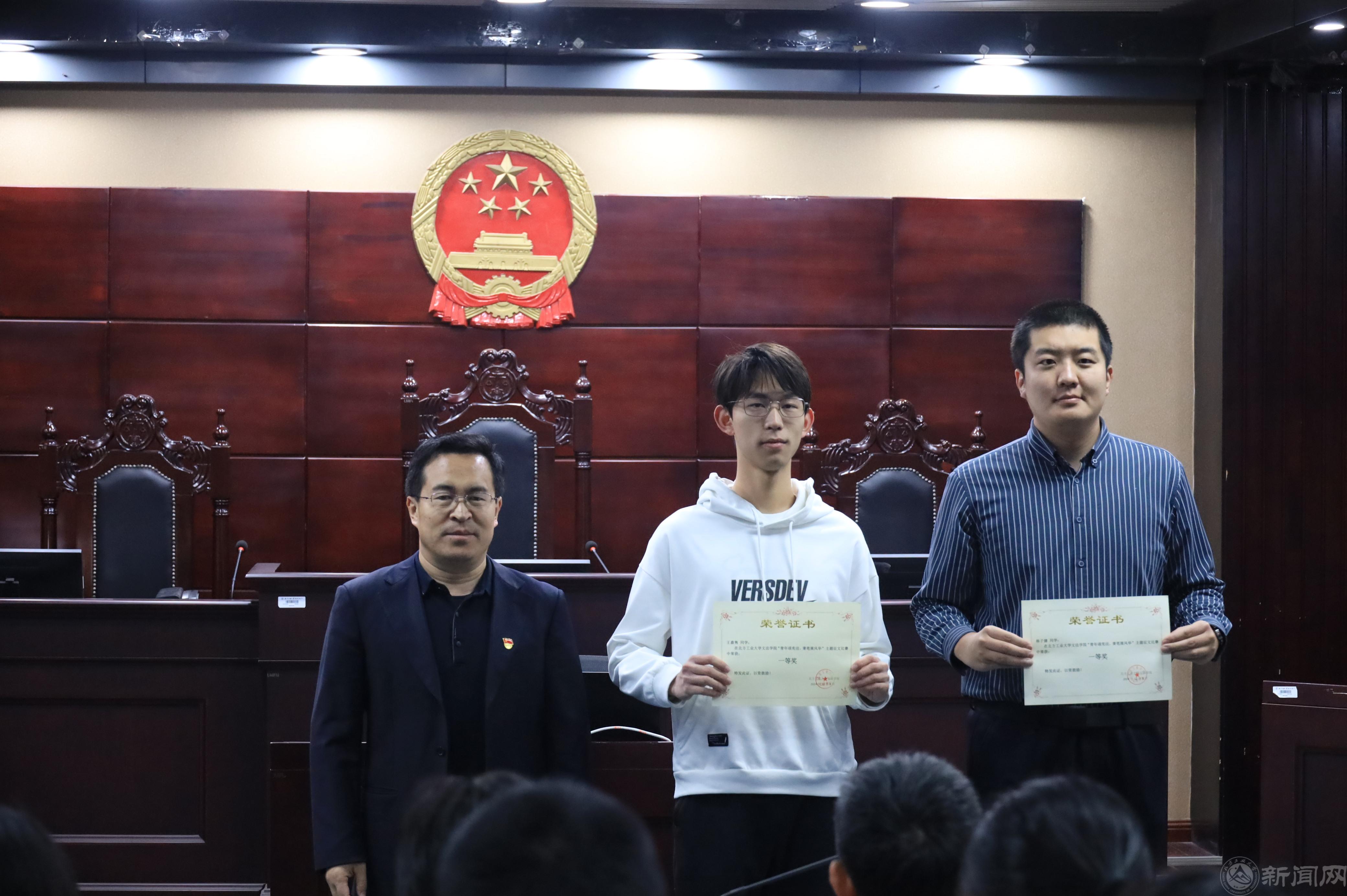 一等獎頒獎.jpg 一等獎頒獎.jpg