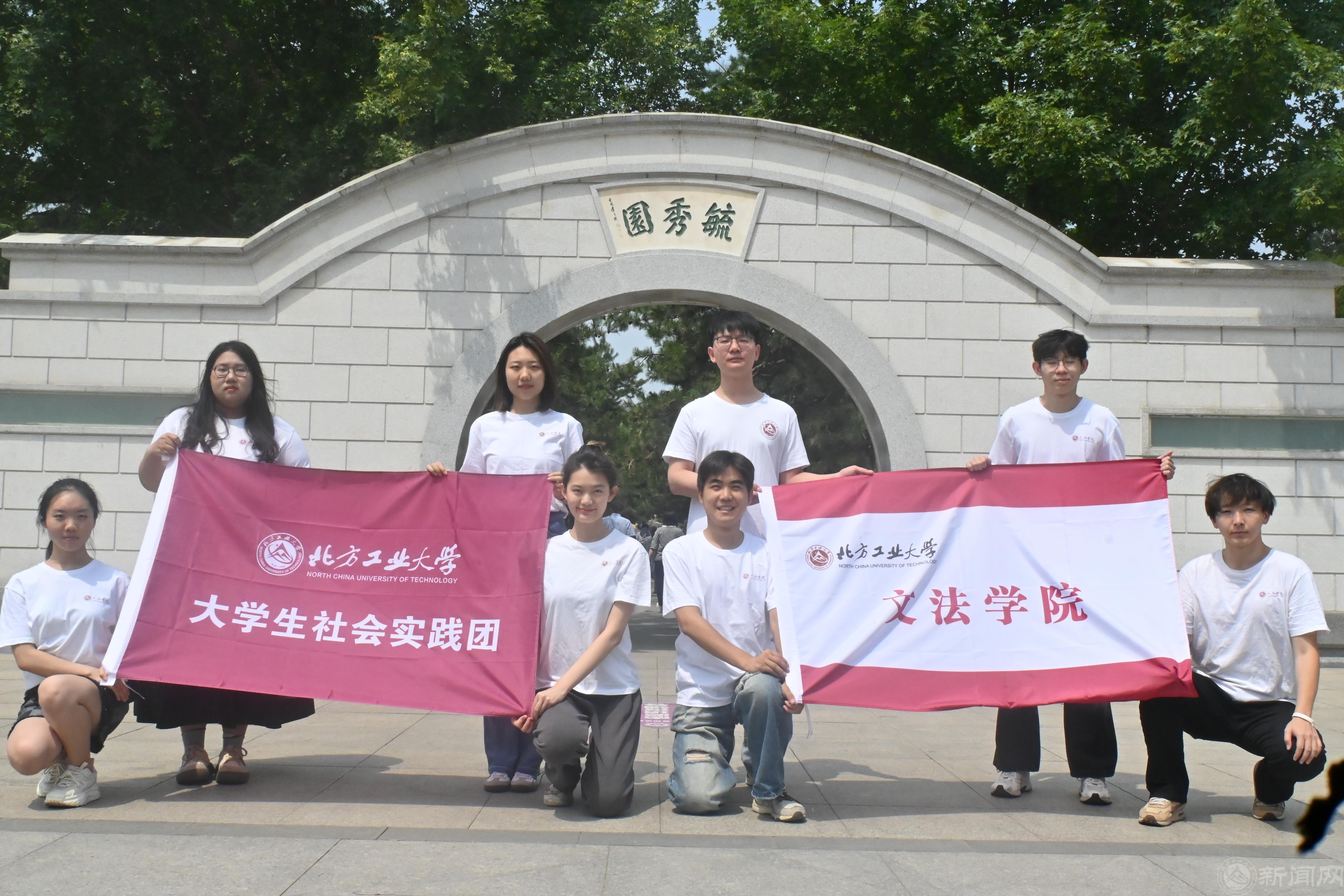 學校合影.jpg 學校合影.jpg