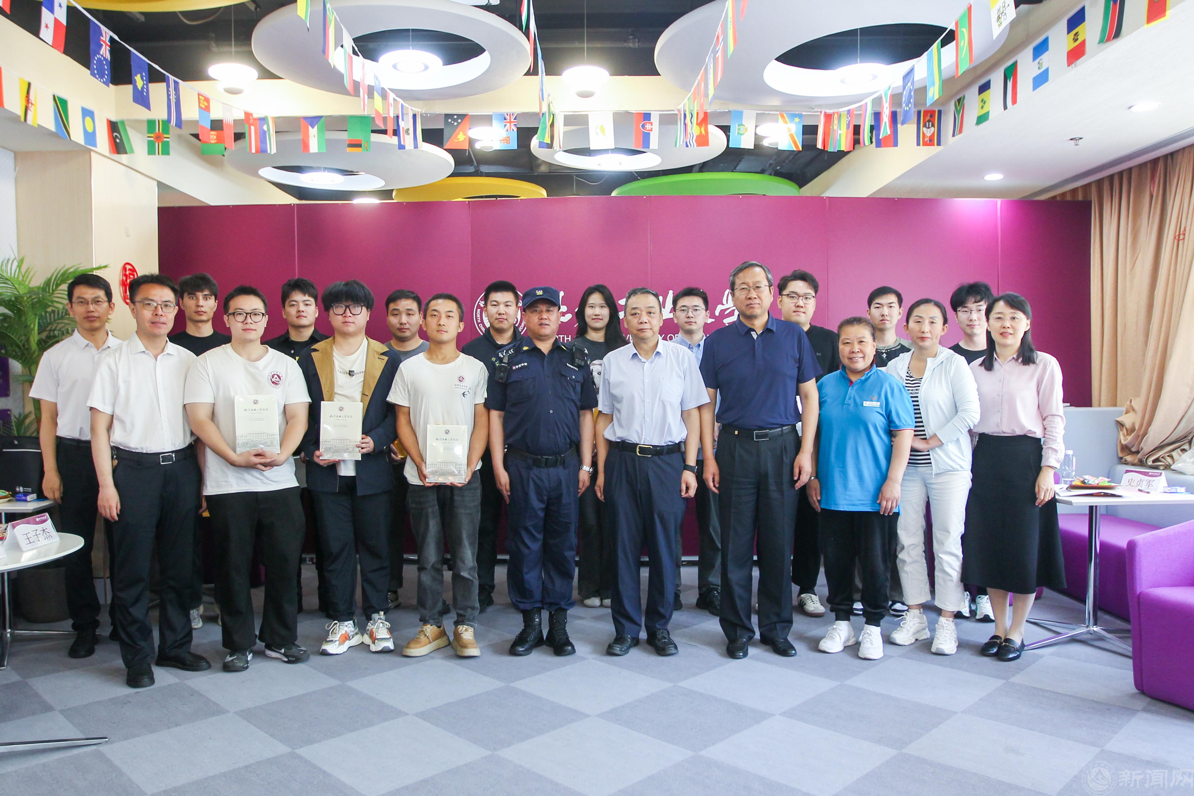 合影.jpg 合影.jpg