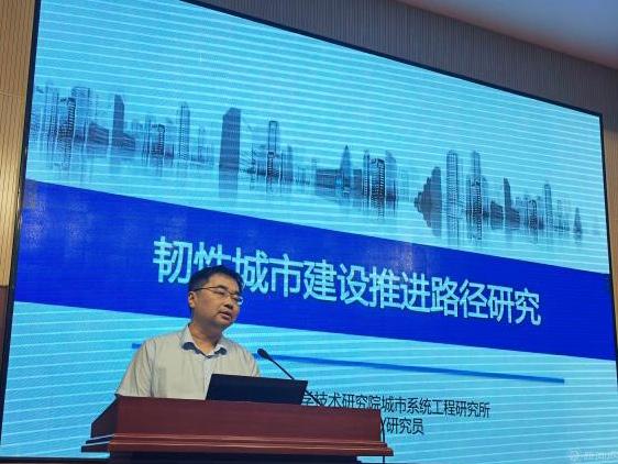 04--朱偉.jpg 04--朱偉.jpg