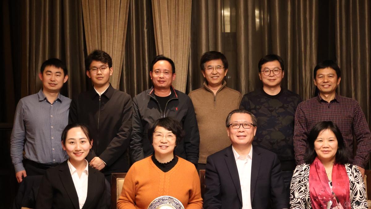 看望上海、江蘇地區(qū)校友 副本.jpg 看望上海、江蘇地區(qū)校友 副本.jpg